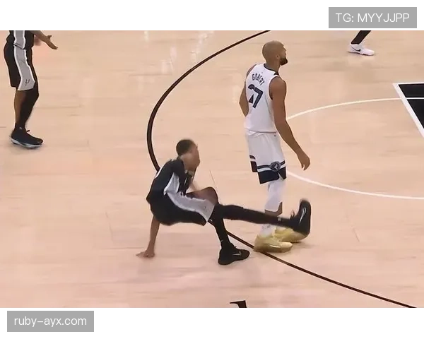 详解封盖犯规判定规则，防守圆柱体界限说明。